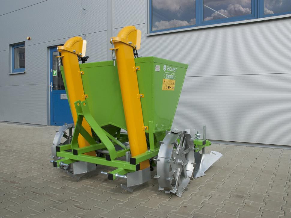 Bomet Kartoffelpflanzmaschine / Potato planter / Planteuse de pomme de terre / Piantapatate / Sadzarka ziemniaków - משתיל תפוחי אדמה: תמונה 1 Bomet Kartoffelpflanzmaschine / Potato planter / Planteuse de pomme de terre / Piantapatate / Sadzarka ziemniaków - משתיל תפוחי אדמה: תמונה 1