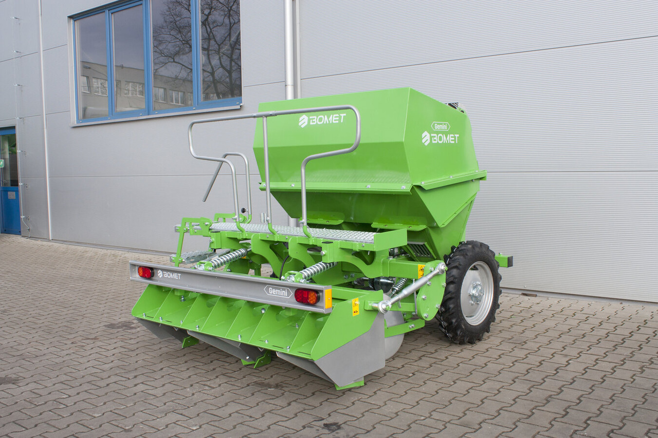 Bomet Kartoffelpflanzmaschine / Potato planter / Planteuse de pomme de terre / Piantapatate / Sadzarka ziemniaków - משתיל תפוחי אדמה: תמונה 3 Bomet Kartoffelpflanzmaschine / Potato planter / Planteuse de pomme de terre / Piantapatate / Sadzarka ziemniaków - משתיל תפוחי אדמה: תמונה 3
