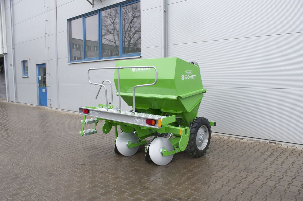 Bomet Kartoffelpflanzmaschine / Potato planter / Planteuse de pomme de terre / Piantapatate / Sadzarka ziemniaków - משתיל תפוחי אדמה: תמונה 2 Bomet Kartoffelpflanzmaschine / Potato planter / Planteuse de pomme de terre / Piantapatate / Sadzarka ziemniaków - משתיל תפוחי אדמה: תמונה 2