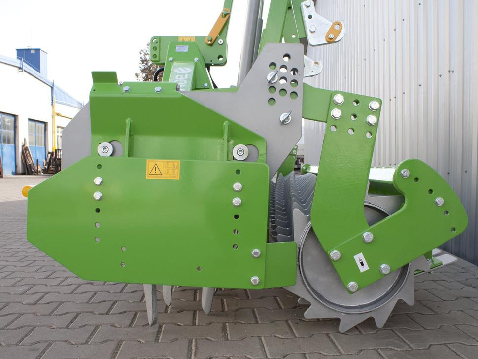 Bomet Kreiselegge / Power harrow / Herse rotative / Erpice rotante / Grada rotativa / Brona wirnikowa 3 m - משדדת כוח: תמונה 4 Bomet Kreiselegge / Power harrow / Herse rotative / Erpice rotante / Grada rotativa / Brona wirnikowa 3 m - משדדת כוח: תמונה 4