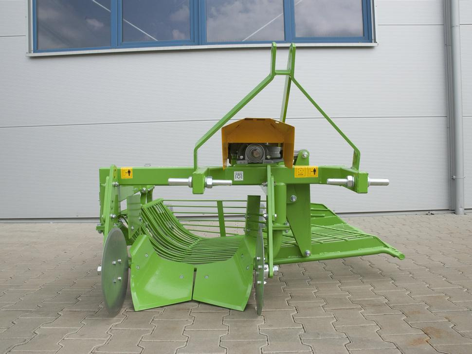 Bomet Siebkettenroder / Potato digger / Arracheuse de pomme de terre / Scavapatate / Однорядная картофельная копалка / Kopaczka do ziemniaków Ursa Z655 - מקצרת תפוחי אדמה: תמונה 1 Bomet Siebkettenroder / Potato digger / Arracheuse de pomme de terre / Scavapatate / Однорядная картофельная копалка / Kopaczka do ziemniaków Ursa Z655 - מקצרת תפוחי אדמה: תמונה 1