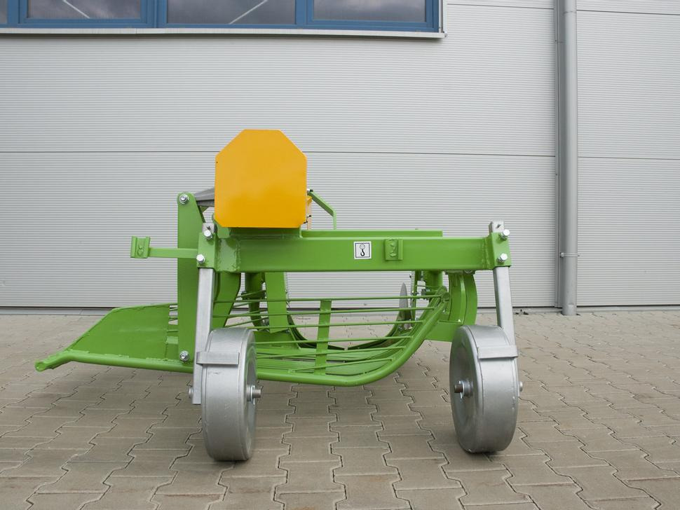 Bomet Siebkettenroder / Potato digger / Arracheuse de pomme de terre / Scavapatate / Однорядная картофельная копалка / Kopaczka do ziemniaków Ursa Z655 - מקצרת תפוחי אדמה: תמונה 2 Bomet Siebkettenroder / Potato digger / Arracheuse de pomme de terre / Scavapatate / Однорядная картофельная копалка / Kopaczka do ziemniaków Ursa Z655 - מקצרת תפוחי אדמה: תמונה 2