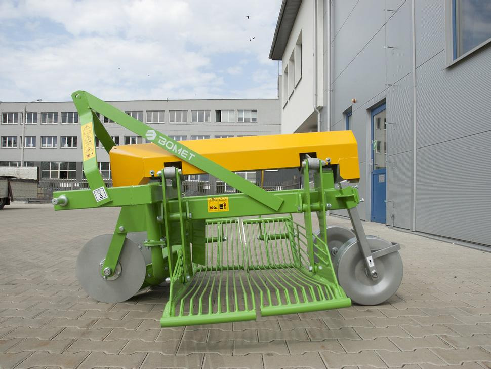 Bomet Siebkettenroder / Potato digger / Arracheuse de pomme de terre / Scavapatate / Однорядная картофельная копалка / Kopaczka do ziemniaków Ursa Z655 - מקצרת תפוחי אדמה: תמונה 3 Bomet Siebkettenroder / Potato digger / Arracheuse de pomme de terre / Scavapatate / Однорядная картофельная копалка / Kopaczka do ziemniaków Ursa Z655 - מקצרת תפוחי אדמה: תמונה 3