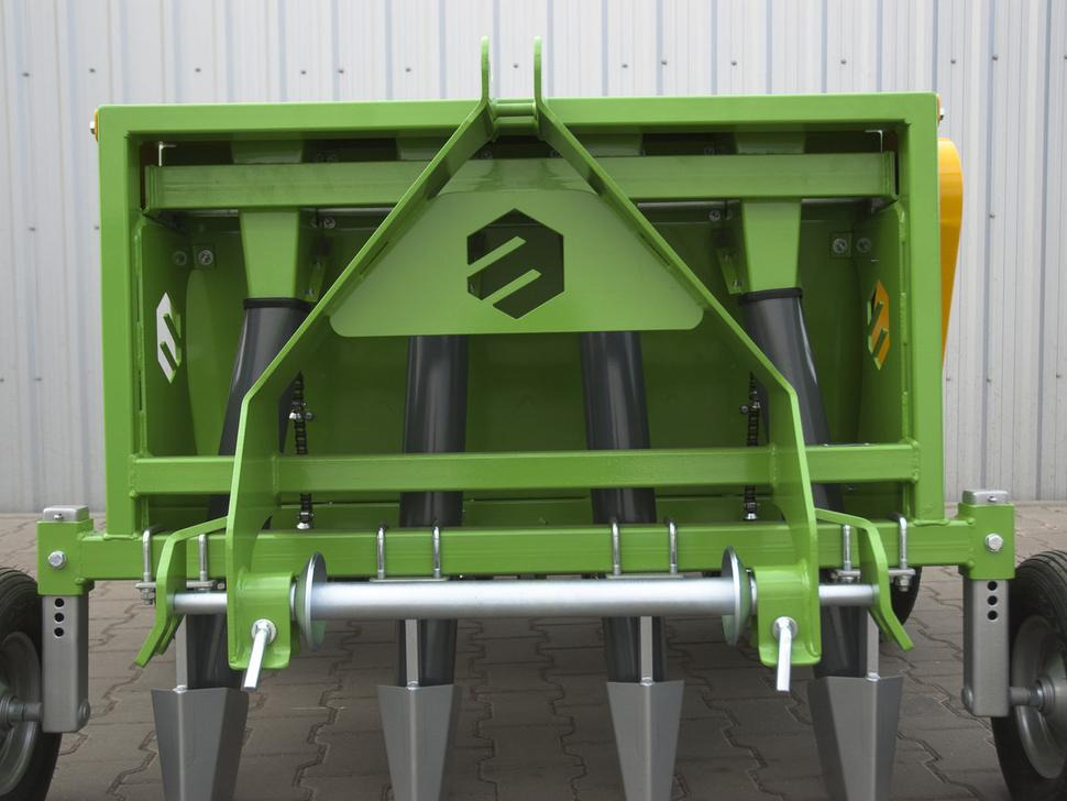 Bomet Zwiebel, Knoblauch Pflanzmaschine / Onion, garlic planter / Planteuse d'oignons et d'ail / Piantatrice per cipolla, aglio / Cebolla, ajo Sembradora / Сажалка для лука, чеснока / Sadzarka do cebuli - ציוד זריעה: תמונה 5 Bomet Zwiebel, Knoblauch Pflanzmaschine / Onion, garlic planter / Planteuse d'oignons et d'ail / Piantatrice per cipolla, aglio / Cebolla, ajo Sembradora / Сажалка для лука, чеснока / Sadzarka do cebuli - ציוד זריעה: תמונה 5