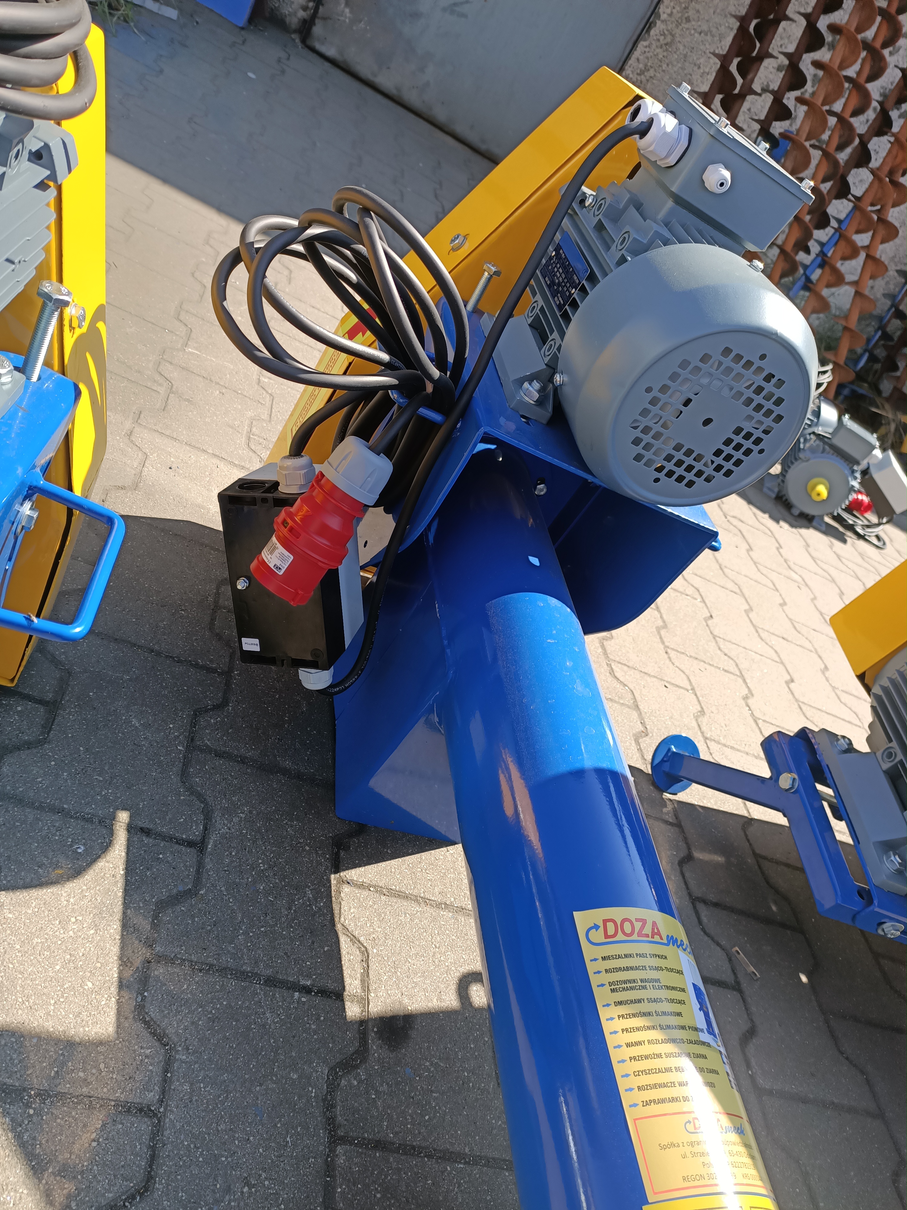 Dozamech Förderschnecke / Screw conveyor / Convoyeur a vis / Transportador de tornillo / Trasportatore a coclea / Шнековый конвейер / Przenośnik ślimakowy T-403 - מסוע: תמונה 5 Dozamech Förderschnecke / Screw conveyor / Convoyeur a vis / Transportador de tornillo / Trasportatore a coclea / Шнековый конвейер / Przenośnik ślimakowy T-403 - מסוע: תמונה 5