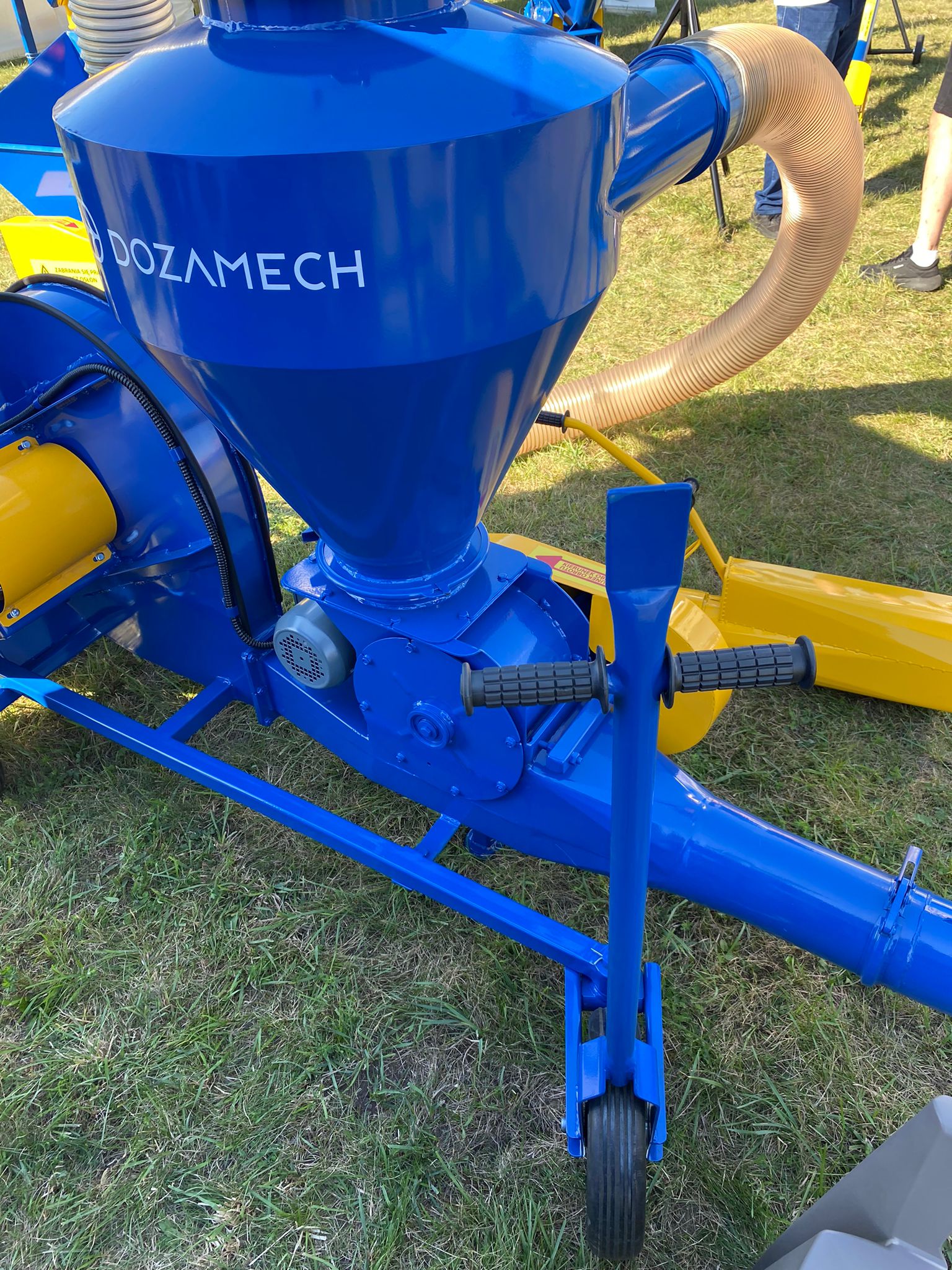 Dozamech Saug-Druckgebläse / Suction and pressure blower / Suceuse à grains / Trasportatore / Пневматический вдуватель / Dmuchawa ssąco-tłocząca T-420 - מסוע: תמונה 4 Dozamech Saug-Druckgebläse / Suction and pressure blower / Suceuse à grains / Trasportatore / Пневматический вдуватель / Dmuchawa ssąco-tłocząca T-420 - מסוע: תמונה 4
