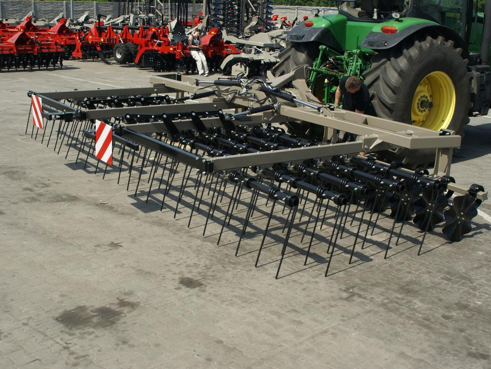 ROLEX Mulchegge / Mulch harrow / Herse de déchaumage / Erpice pacciamante / Борона для мульчирования / Brona mulczowa 7,5 m - מגרפת קפיצים: תמונה 1 ROLEX Mulchegge / Mulch harrow / Herse de déchaumage / Erpice pacciamante / Борона для мульчирования / Brona mulczowa 7,5 m - מגרפת קפיצים: תמונה 1