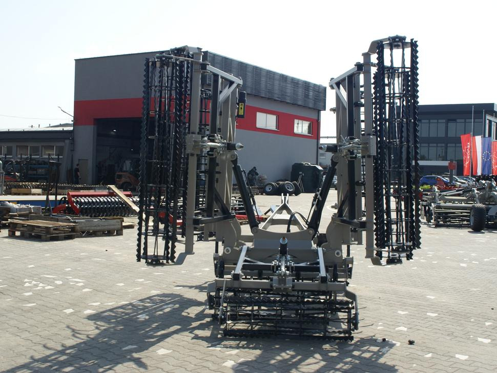 ROLEX Saatbettkombination / Hydraulically cultivator / Vibroculteur / Aggregato di coltivazione / Почвообрабатывающий гидравлический складывающийся агрегат / Agregat uprawowy hydraulicznie składany - קלטרת: תמונה 4 ROLEX Saatbettkombination / Hydraulically cultivator / Vibroculteur / Aggregato di coltivazione / Почвообрабатывающий гидравлический складывающийся агрегат / Agregat uprawowy hydraulicznie składany - קלטרת: תמונה 4