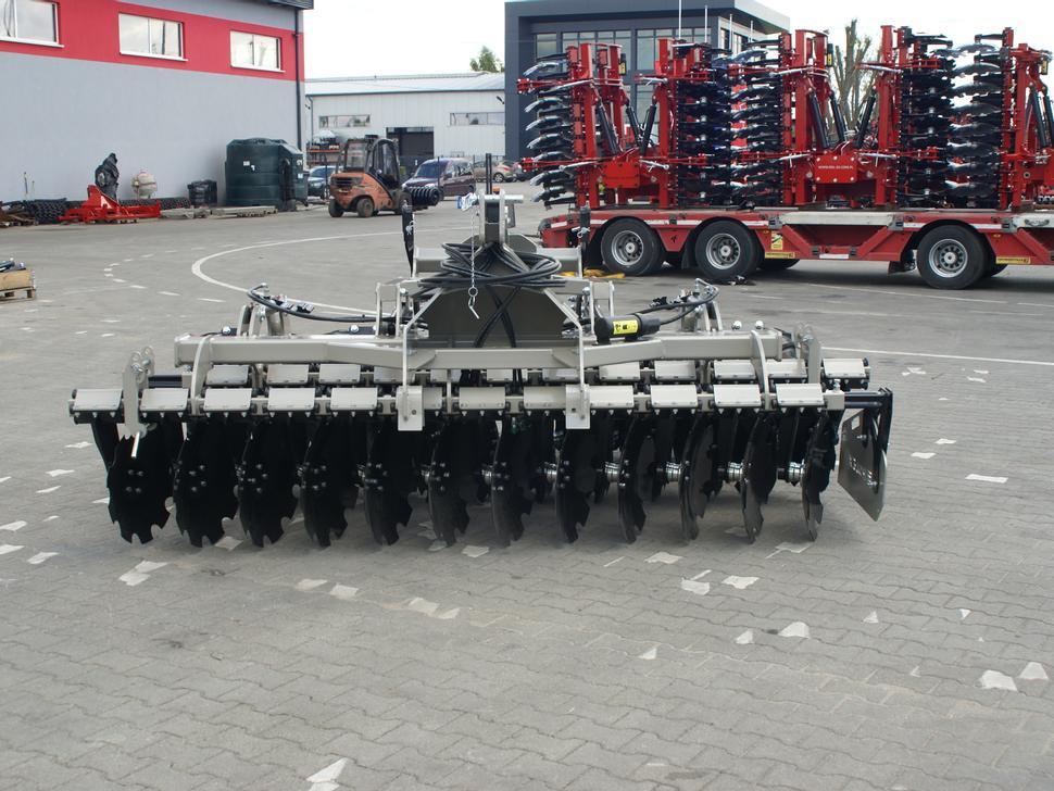 ROLEX Scheibenegge / Disc harrow with hydropack and tire roller / Dechaumeur à disques / Erpice a dischi / Дисковая борона с гидропаком и колёсным катком / Agregat talerzowy uprawowy z hydropackiem i - משדדת דיסק: תמונה 3 ROLEX Scheibenegge / Disc harrow with hydropack and tire roller / Dechaumeur à disques / Erpice a dischi / Дисковая борона с гидропаком и колёсным катком / Agregat talerzowy uprawowy z hydropackiem i - משדדת דיסק: תמונה 3