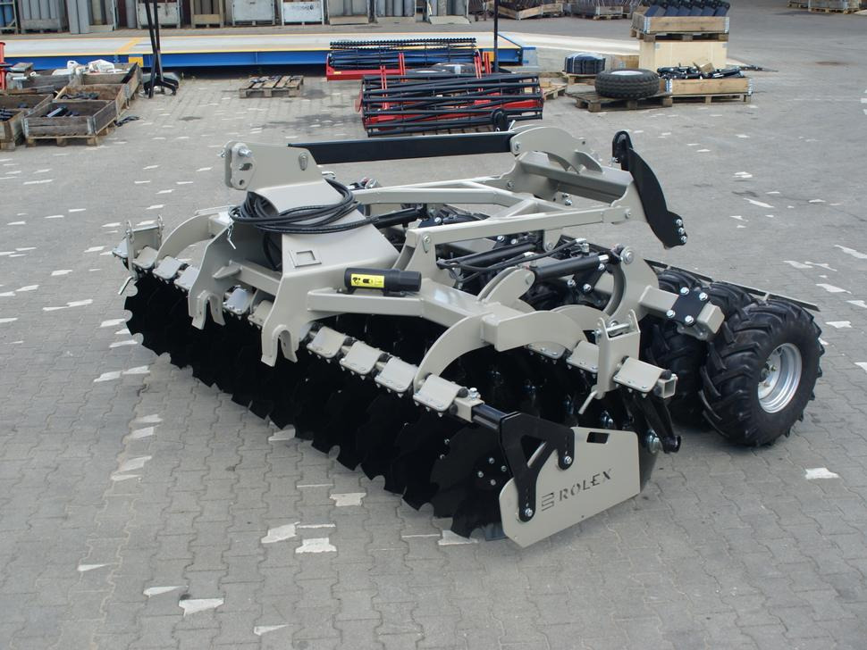 ROLEX Scheibenegge / Disc harrow with hydropack and tire roller / Dechaumeur à disques / Erpice a dischi / Дисковая борона с гидропаком и колёсным катком / Agregat talerzowy uprawowy z hydropackiem i - משדדת דיסק: תמונה 1 ROLEX Scheibenegge / Disc harrow with hydropack and tire roller / Dechaumeur à disques / Erpice a dischi / Дисковая борона с гидропаком и колёсным катком / Agregat talerzowy uprawowy z hydropackiem i - משדדת דיסק: תמונה 1