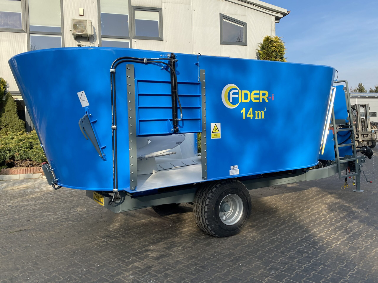 ZAMET Futtermischwagen / Feed mixer / Melangeuse / Carro miscelatore / Vagoneta 2 sinfines / Кормораздатчик 2 шнека / Wóz paszowy 14 m3 - עגלת מערבל מספוא: תמונה 4 ZAMET Futtermischwagen / Feed mixer / Melangeuse / Carro miscelatore / Vagoneta 2 sinfines / Кормораздатчик 2 шнека / Wóz paszowy 14 m3 - עגלת מערבל מספוא: תמונה 4