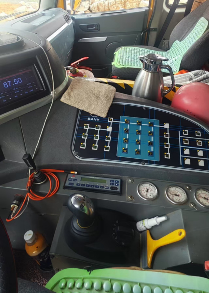 SANY STC1300 - עגורן נייד: תמונה 4 SANY STC1300 - עגורן נייד: תמונה 4