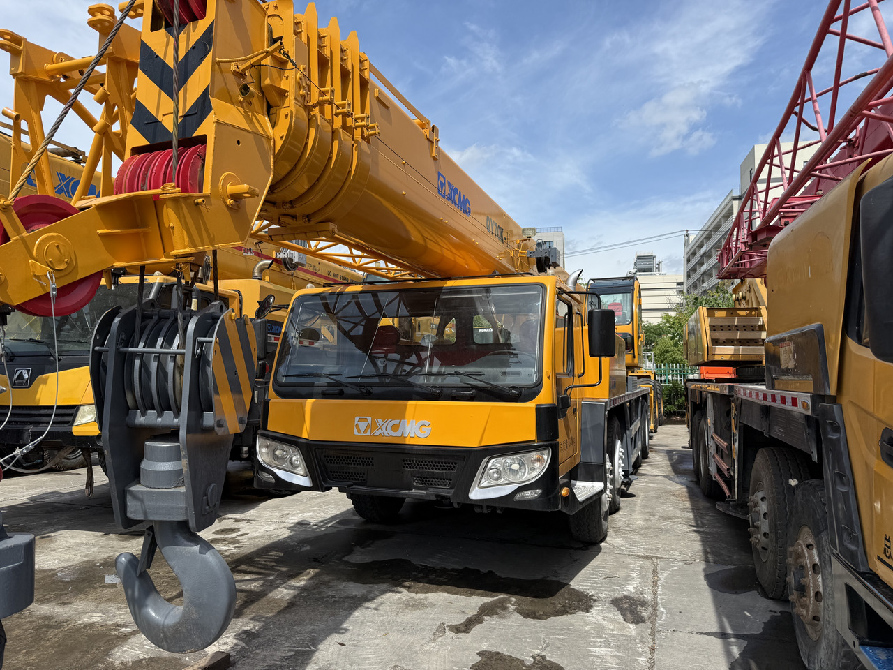 XCMG QY70K-1 - עגורן נייד: תמונה 1 XCMG QY70K-1 - עגורן נייד: תמונה 1