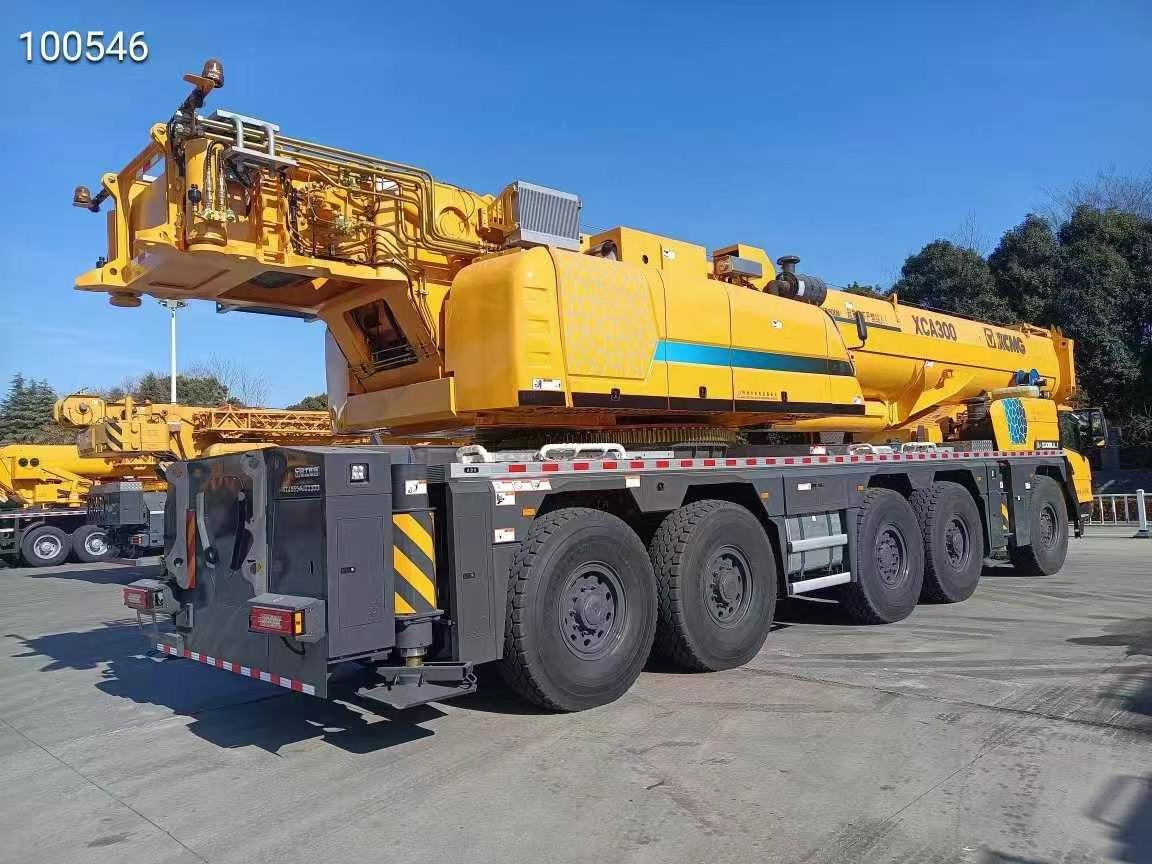 XCMG XCA300 - עגורן לכל שטח: תמונה 3 XCMG XCA300 - עגורן לכל שטח: תמונה 3