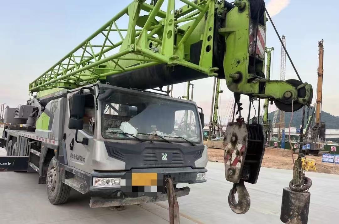 ZOOMLION ZTC300V - עגורן נייד: תמונה 1 ZOOMLION ZTC300V - עגורן נייד: תמונה 1
