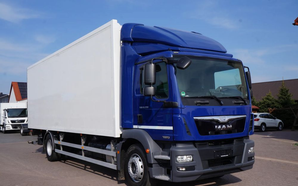 MAN TGM 18.250 EURO 6 CHŁODNIA 7.50 m 235 TYS KM - משאית קירור: תמונה 2 MAN TGM 18.250 EURO 6 CHŁODNIA 7.50 m 235 TYS KM - משאית קירור: תמונה 2