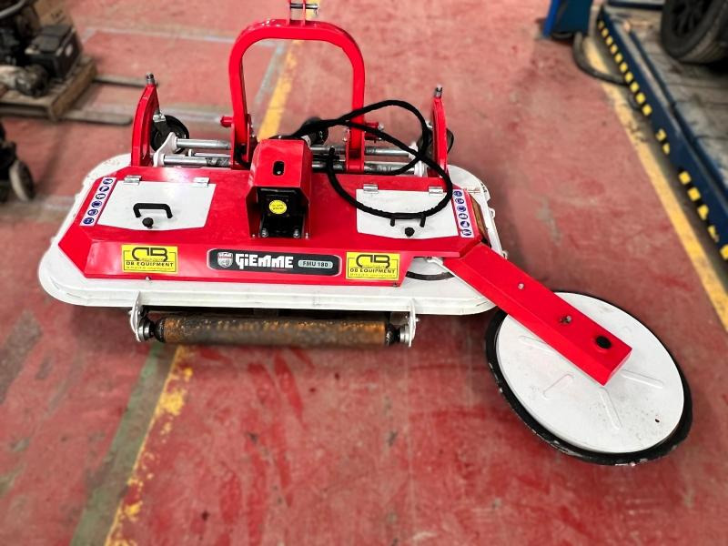 Giemme FMU180 Tondeuse portée attache 3 points pour tracteur - מכסחת תבואה: תמונה 1 Giemme FMU180 Tondeuse portée attache 3 points pour tracteur - מכסחת תבואה: תמונה 1