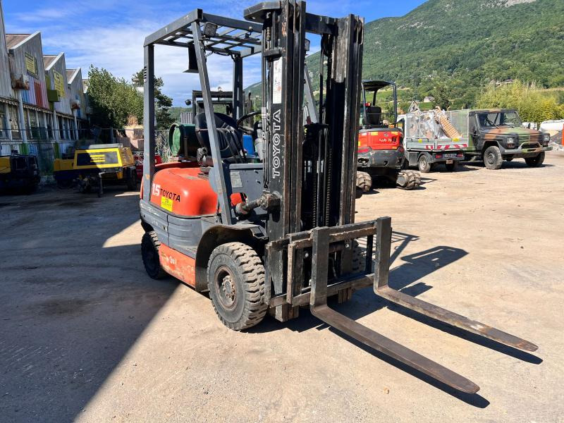 Toyota 426 FGF15 CHARIOT ELEVATEUR A GAZ 1,5T 4,3m - מלגזת LPG: תמונה 5 Toyota 426 FGF15 CHARIOT ELEVATEUR A GAZ 1,5T 4,3m - מלגזת LPG: תמונה 5