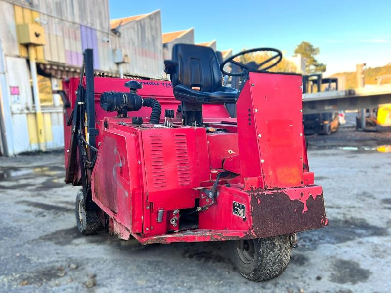 YNO 135-3 VEH Balayeuse diesel - מטאטא כבישים: תמונה 2 YNO 135-3 VEH Balayeuse diesel - מטאטא כבישים: תמונה 2