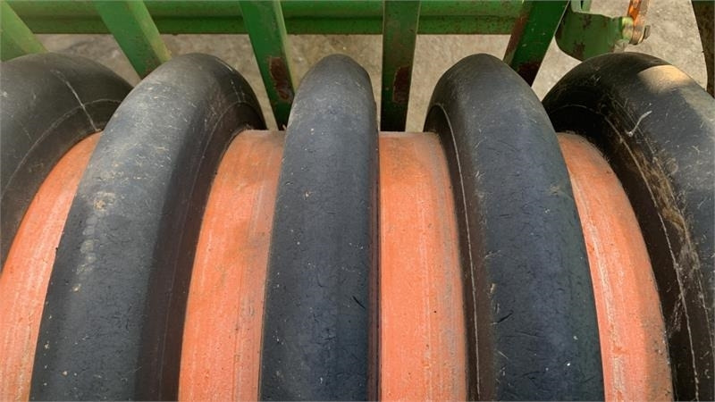 Amazone Amazone 4M AD-P 403 Special Disc Combination **Vid - מקדחת זריעה משולבת: תמונה 4 Amazone Amazone 4M AD-P 403 Special Disc Combination **Vid - מקדחת זריעה משולבת: תמונה 4