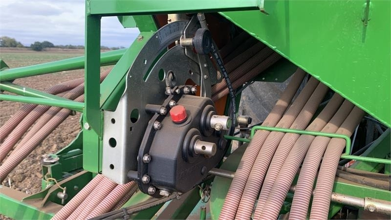 Amazone Amazone 4M AD-P 403 Special Disc Combination **Vid - מקדחת זריעה משולבת: תמונה 3 Amazone Amazone 4M AD-P 403 Special Disc Combination **Vid - מקדחת זריעה משולבת: תמונה 3