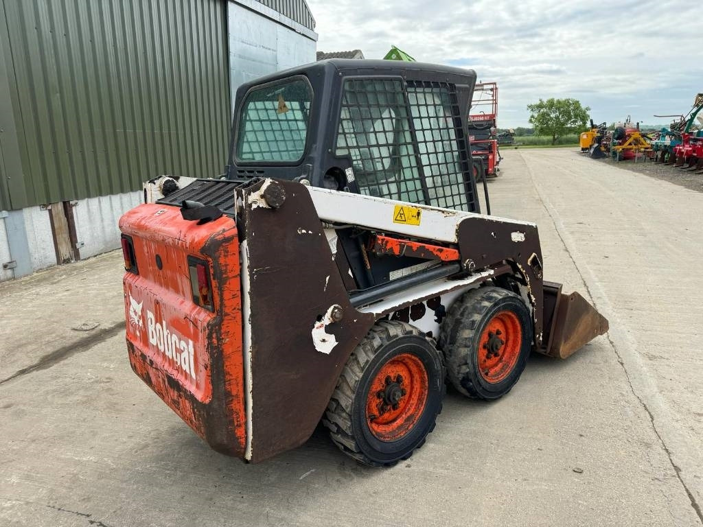 Bobcat S 100 - מעמיס היגוי החלקה: תמונה 3 Bobcat S 100 - מעמיס היגוי החלקה: תמונה 3