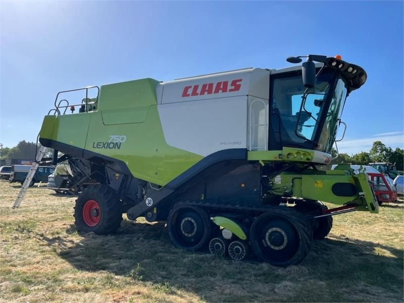 Claas Lexion 750 c/w V900 Header - צרופת מקצרה: תמונה 3 Claas Lexion 750 c/w V900 Header - צרופת מקצרה: תמונה 3