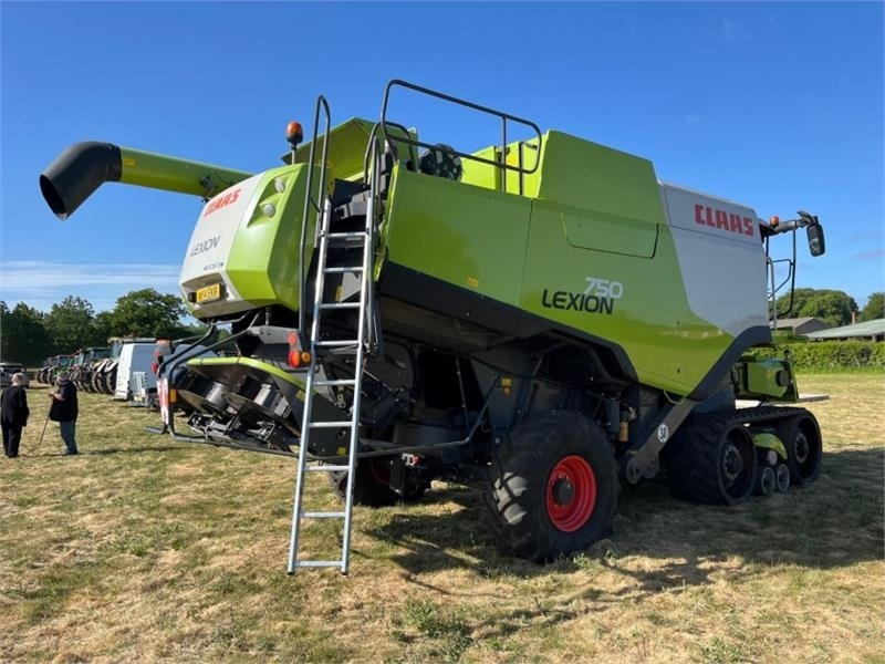 Claas Lexion 750 c/w V900 Header - צרופת מקצרה: תמונה 4 Claas Lexion 750 c/w V900 Header - צרופת מקצרה: תמונה 4