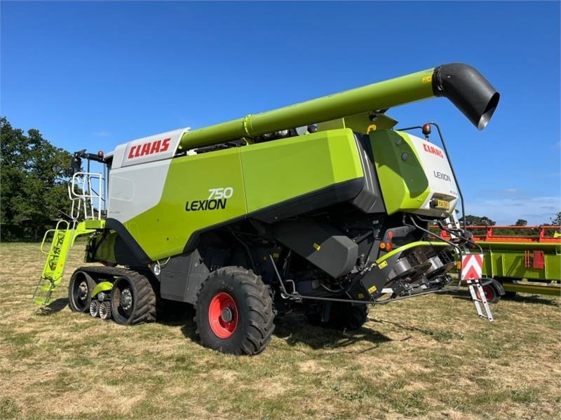 Claas Lexion 750 c/w V900 Header - צרופת מקצרה: תמונה 2 Claas Lexion 750 c/w V900 Header - צרופת מקצרה: תמונה 2