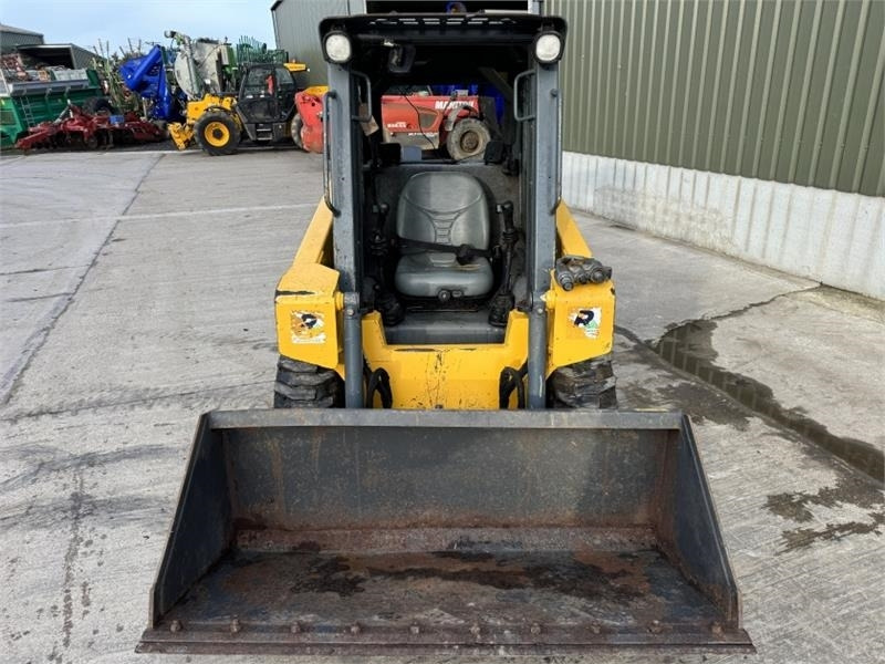 Gehl Gehl R135 Skid Steer - מעמיס היגוי החלקה: תמונה 5 Gehl Gehl R135 Skid Steer - מעמיס היגוי החלקה: תמונה 5