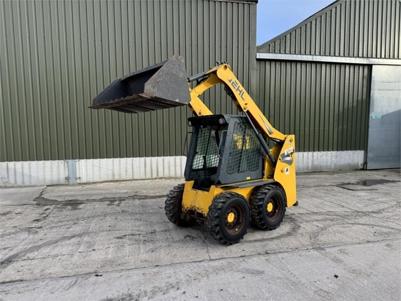Gehl R135 Skid Steer - מעמיס היגוי החלקה: תמונה 1 Gehl R135 Skid Steer - מעמיס היגוי החלקה: תמונה 1