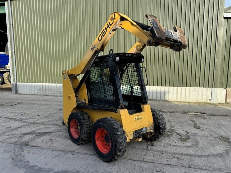 Gehl R165 Skid Steer - מעמיס היגוי החלקה: תמונה 5 Gehl R165 Skid Steer - מעמיס היגוי החלקה: תמונה 5