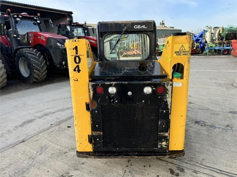 Gehl R165 Skid Steer - מעמיס היגוי החלקה: תמונה 3 Gehl R165 Skid Steer - מעמיס היגוי החלקה: תמונה 3