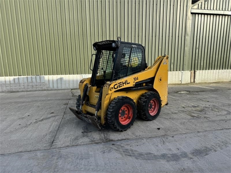 Gehl R165 Skid Steer - מעמיס היגוי החלקה: תמונה 1 Gehl R165 Skid Steer - מעמיס היגוי החלקה: תמונה 1