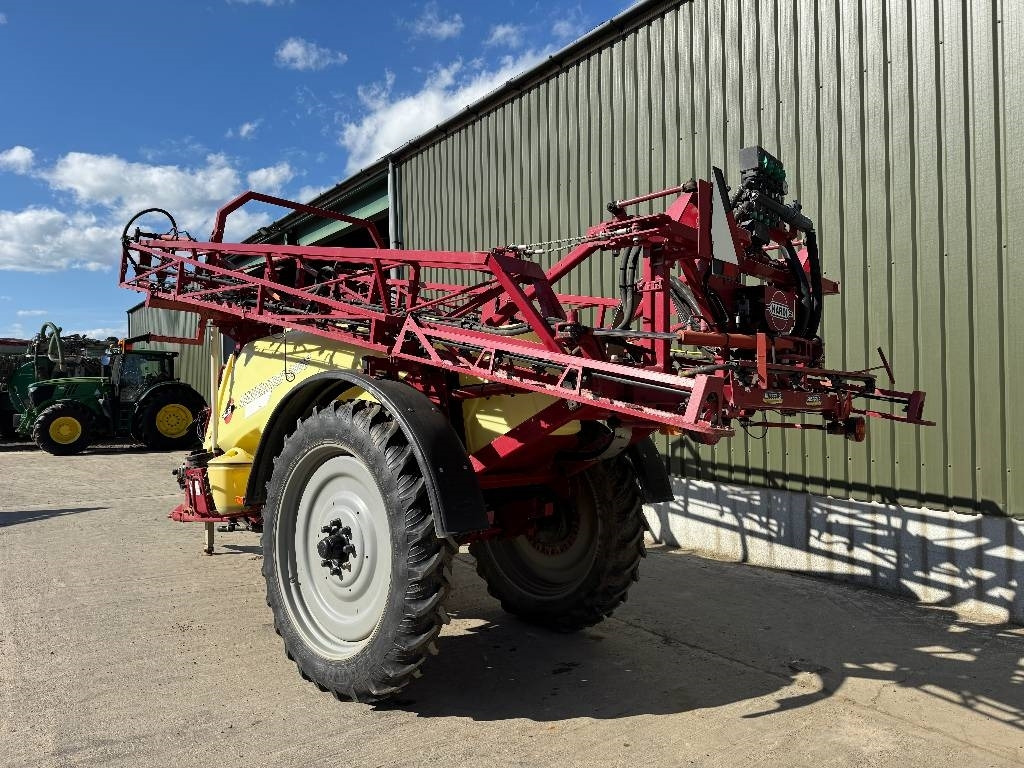 Hardi Navigator 3000L 24m - מרסס נגרר: תמונה 2 Hardi Navigator 3000L 24m - מרסס נגרר: תמונה 2