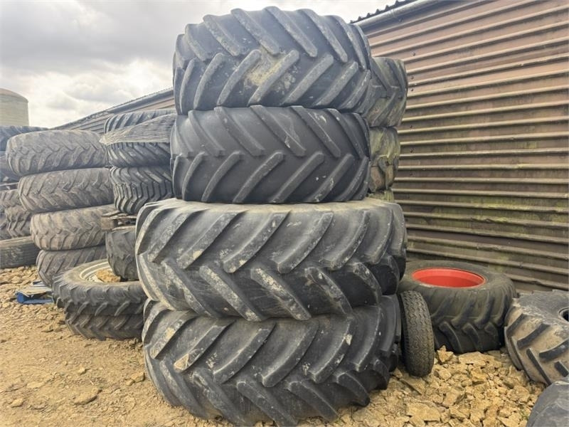 John Deere 8000 R Series 600 and 710 Wheels and Tyre's - מכונה חקלאית: תמונה 1 John Deere 8000 R Series 600 and 710 Wheels and Tyre's - מכונה חקלאית: תמונה 1