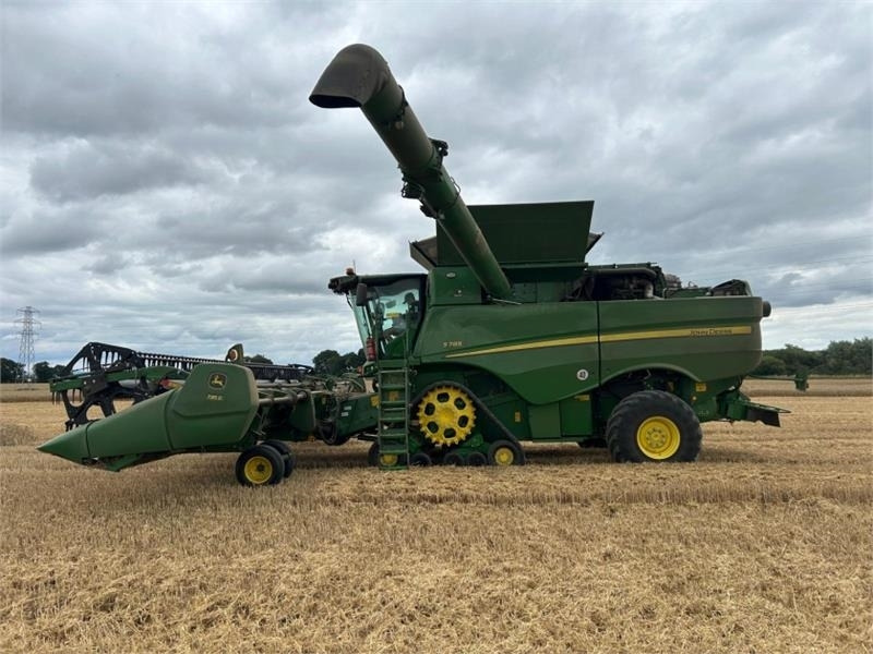 John Deere S785 4WD c/w 735D Header **Video Below** - צרופת מקצרה: תמונה 2 John Deere S785 4WD c/w 735D Header **Video Below** - צרופת מקצרה: תמונה 2
