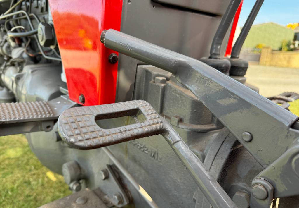 Massey Ferguson 175 - טרקטור חקלאי: תמונה 4 Massey Ferguson 175 - טרקטור חקלאי: תמונה 4