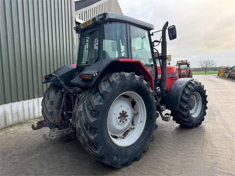 Massey Ferguson 8130 Dynashift - טרקטור חקלאי: תמונה 2 Massey Ferguson 8130 Dynashift - טרקטור חקלאי: תמונה 2