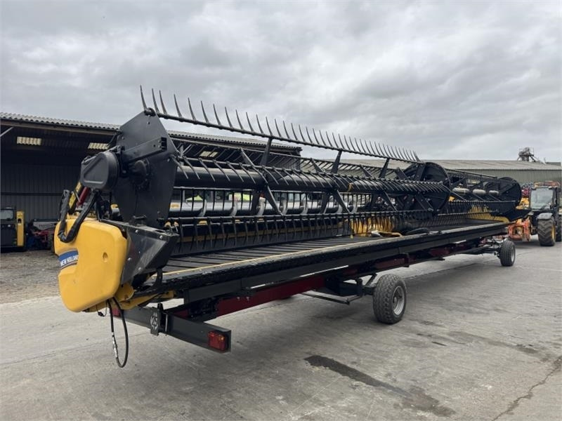 New Holland 8Z40 Draper Header - צרופת מקצרה: תמונה 2 New Holland 8Z40 Draper Header - צרופת מקצרה: תמונה 2