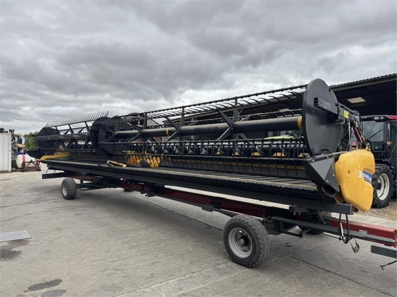 New Holland 8Z40 Draper Header - צרופת מקצרה: תמונה 1 New Holland 8Z40 Draper Header - צרופת מקצרה: תמונה 1