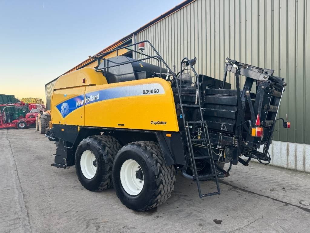 New Holland BB 9060 - מכונת צרור מרובעת: תמונה 2 New Holland BB 9060 - מכונת צרור מרובעת: תמונה 2
