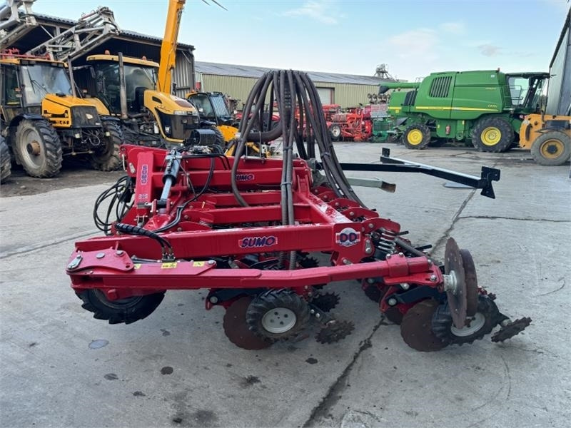 Sumo DD4 Seed Drill c/w Front Tank - מקדחת זריעה משולבת: תמונה 3 Sumo DD4 Seed Drill c/w Front Tank - מקדחת זריעה משולבת: תמונה 3