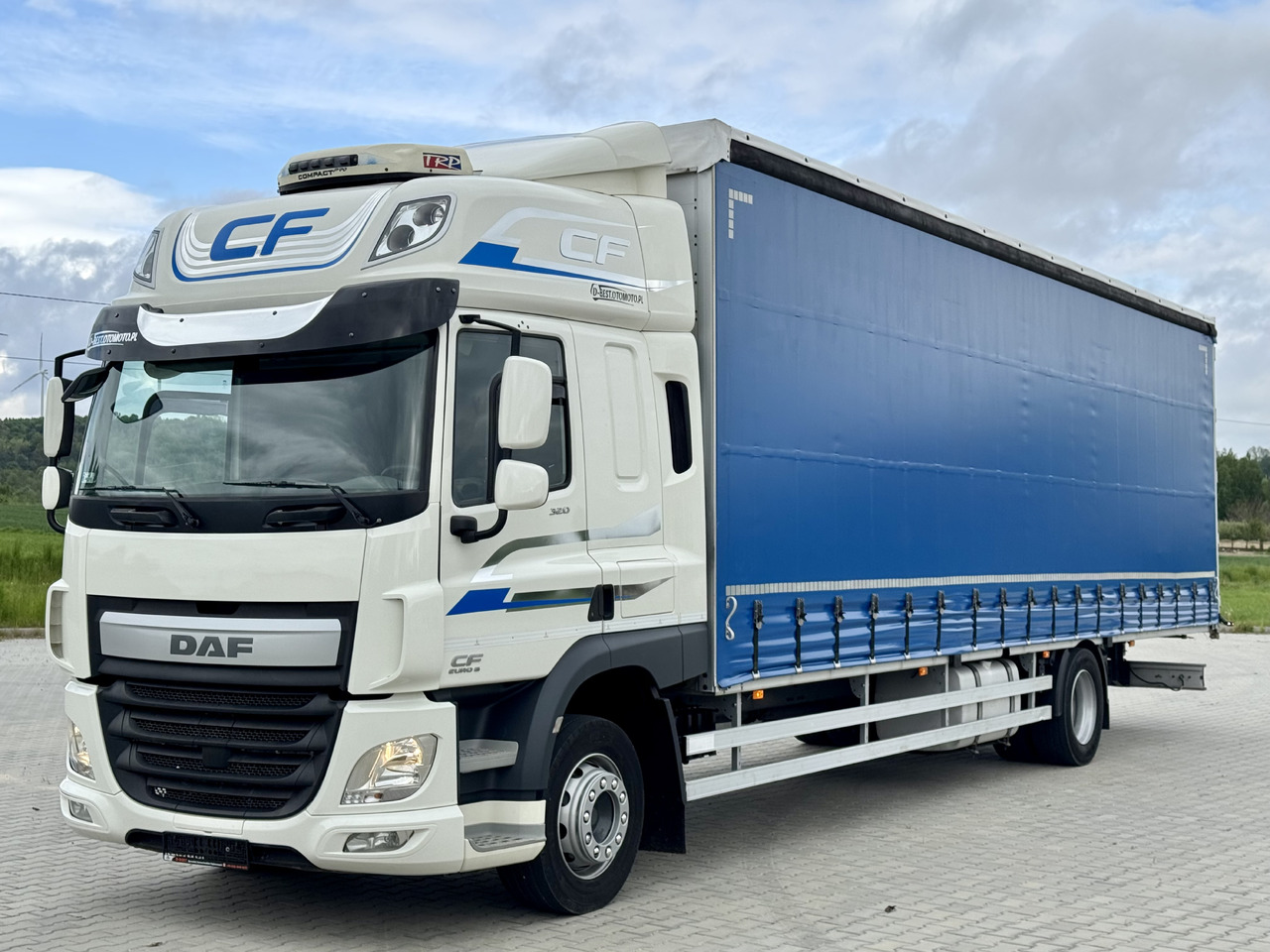 DAF CF 320 / FIRANKA / 24 EUROPALETY / SYPIALKA / AUTOMAT / KLIMA POSTOJOWA / 2017 ROK - משאית וילונות צד: תמונה 2 DAF CF 320 / FIRANKA / 24 EUROPALETY / SYPIALKA / AUTOMAT / KLIMA POSTOJOWA / 2017 ROK - משאית וילונות צד: תמונה 2