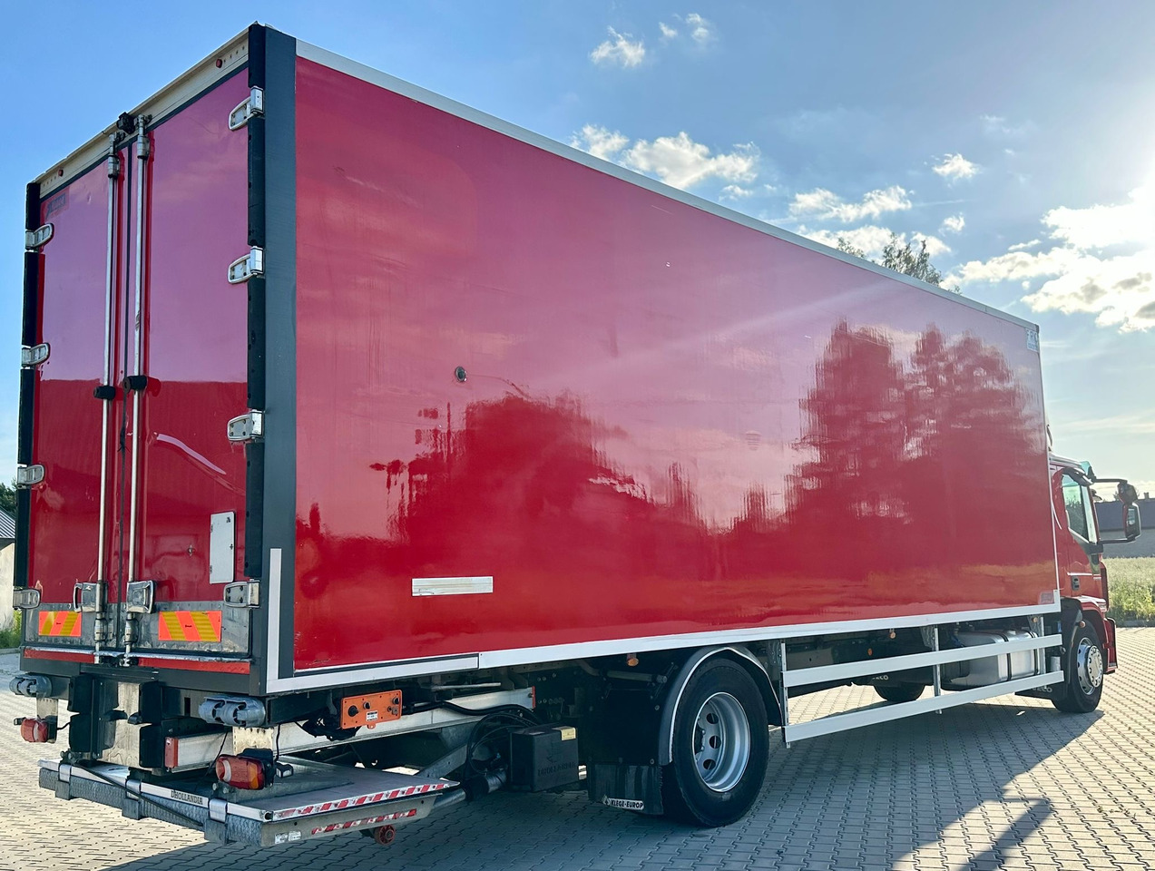 IVECO EUROCARGO 180-320 / CHŁODNIA / WINDA / 21 PALET / 8.5 M DŁUGOŚCI / CARRIER / SYPIALKA / EURO 6 - משאית קירור: תמונה 4 IVECO EUROCARGO 180-320 / CHŁODNIA / WINDA / 21 PALET / 8.5 M DŁUGOŚCI / CARRIER / SYPIALKA / EURO 6 - משאית קירור: תמונה 4
