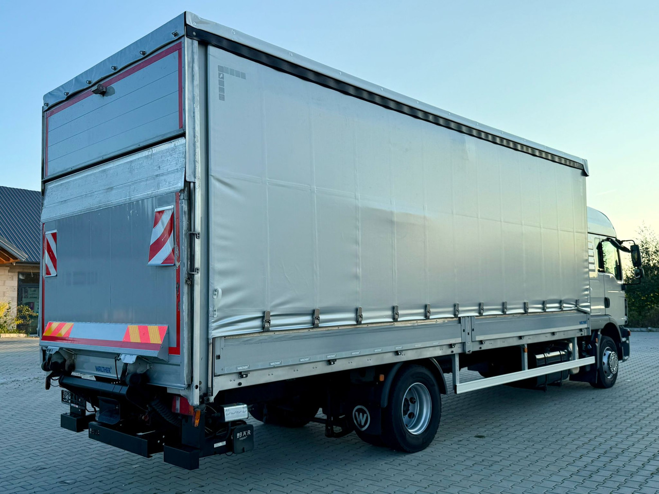 MAN TGM 12.250 / TGL / BURTO - FIRANKA / WINDA / 18 PALET / AUTOMAT - משאית וילונות צד: תמונה 3 MAN TGM 12.250 / TGL / BURTO - FIRANKA / WINDA / 18 PALET / AUTOMAT - משאית וילונות צד: תמונה 3