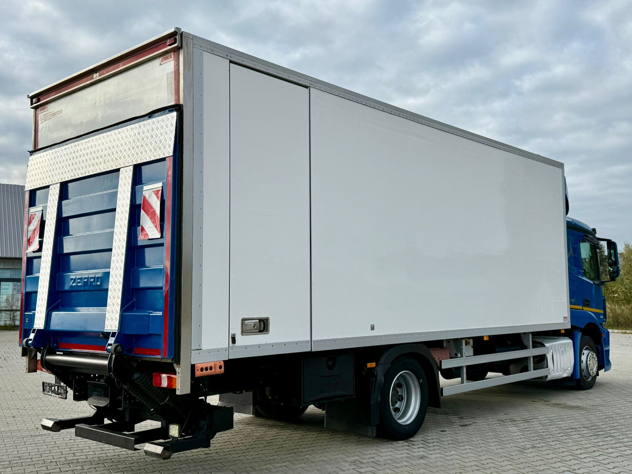 MERCEDES-BENZ ACTROS 1836 / CHŁODNIA / WINDA / 18 PALET / SILNIK 10677 cm3 / CARRIER / SYPIALKA / AUTOMAT / 2018 ROK - משאית קירור: תמונה 3 MERCEDES-BENZ ACTROS 1836 / CHŁODNIA / WINDA / 18 PALET / SILNIK 10677 cm3 / CARRIER / SYPIALKA / AUTOMAT / 2018 ROK - משאית קירור: תמונה 3