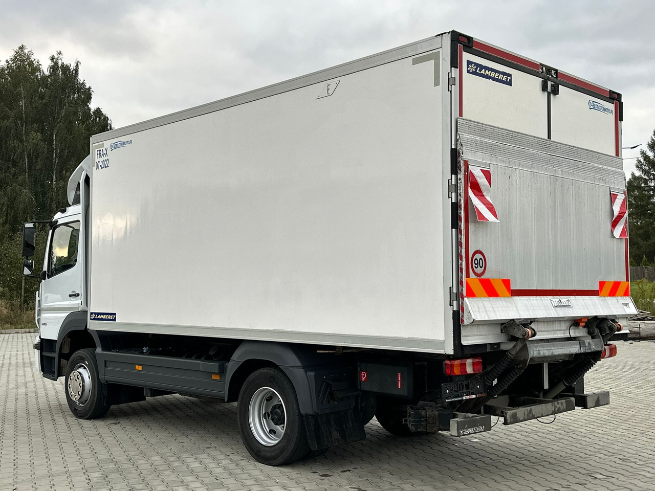 MERCEDES-BENZ ATEGO 1218 / CHŁODNIA / WINDA / 12 PALET / 5.10 M DŁUGOŚCI / AUTOMAT / LAMBERET / 5090 KG ŁADOWNOŚCI - משאית קירור: תמונה 3 MERCEDES-BENZ ATEGO 1218 / CHŁODNIA / WINDA / 12 PALET / 5.10 M DŁUGOŚCI / AUTOMAT / LAMBERET / 5090 KG ŁADOWNOŚCI - משאית קירור: תמונה 3
