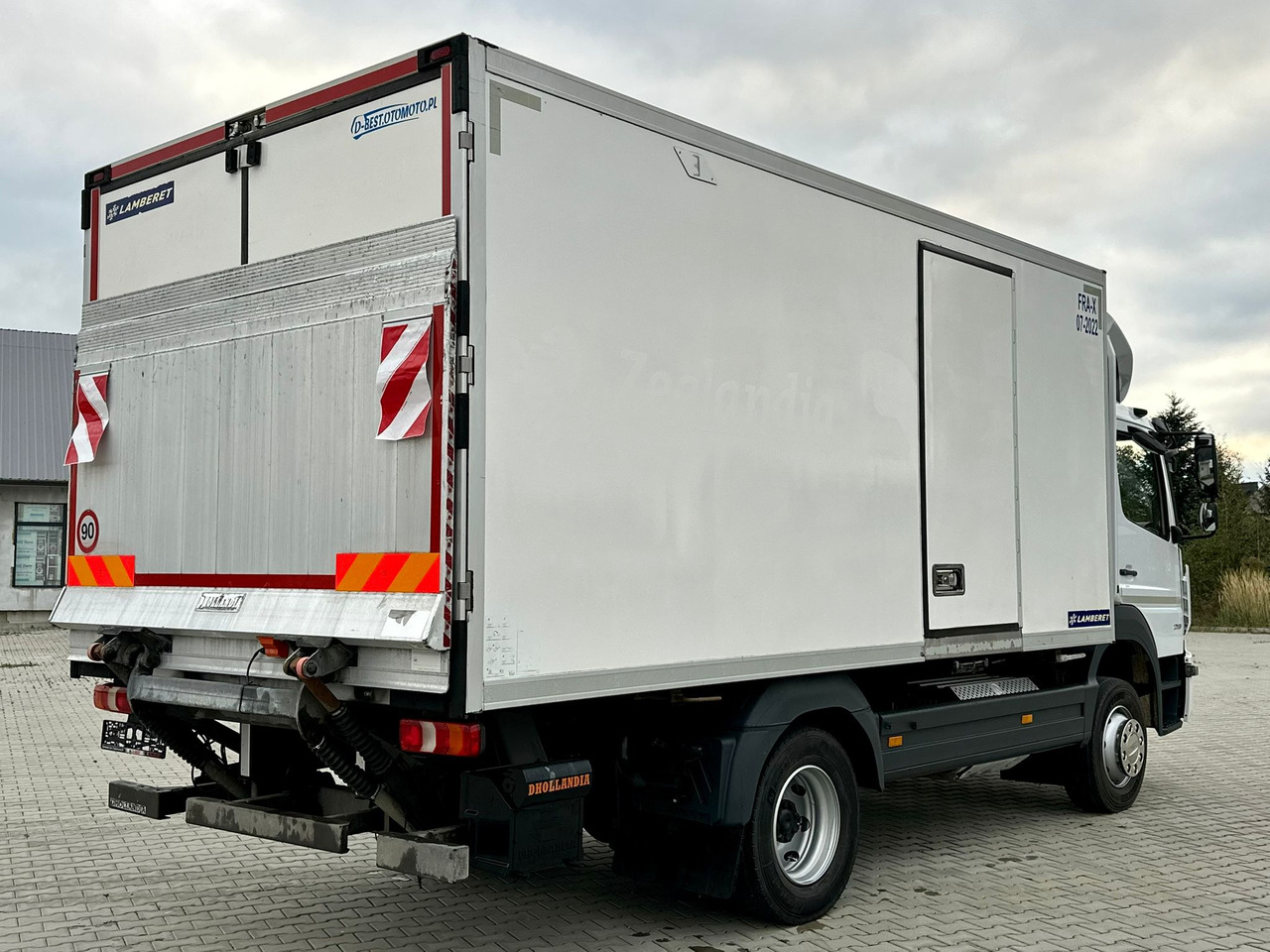 MERCEDES-BENZ ATEGO 1218 / CHŁODNIA / WINDA / 12 PALET / 5.10 M DŁUGOŚCI / AUTOMAT / LAMBERET / 5090 KG ŁADOWNOŚCI - משאית קירור: תמונה 4 MERCEDES-BENZ ATEGO 1218 / CHŁODNIA / WINDA / 12 PALET / 5.10 M DŁUGOŚCI / AUTOMAT / LAMBERET / 5090 KG ŁADOWNOŚCI - משאית קירור: תמונה 4