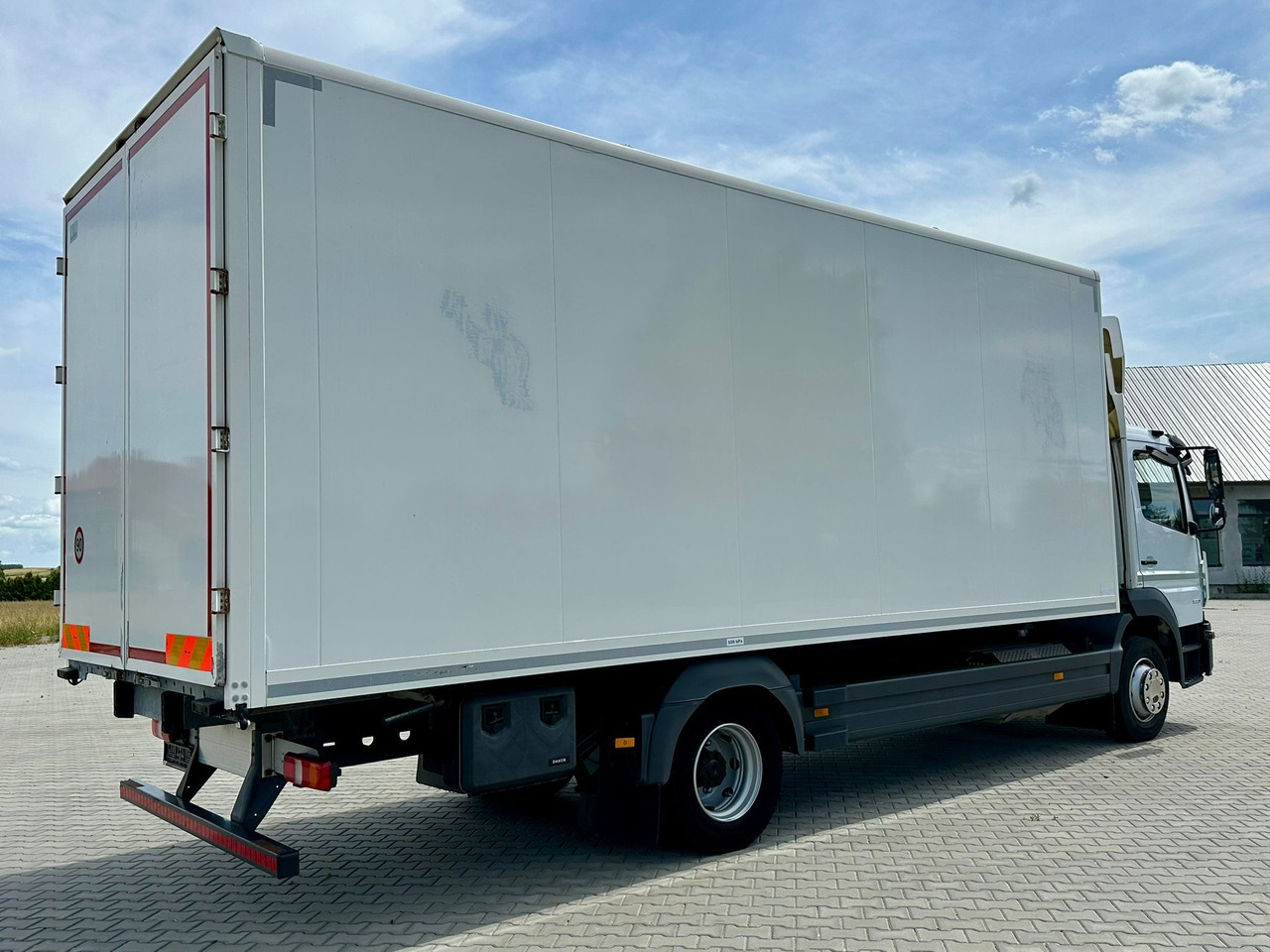 MERCEDES-BENZ ATEGO / 1221 / IZOTERMA / KONTENER / AUTOMAT / 230 TYS KM / 17 EUROPALET / 6.8 M DŁUGOŚCI / 2019 ROK - משאית איזותרמית: תמונה 3 MERCEDES-BENZ ATEGO / 1221 / IZOTERMA / KONTENER / AUTOMAT / 230 TYS KM / 17 EUROPALET / 6.8 M DŁUGOŚCI / 2019 ROK - משאית איזותרמית: תמונה 3